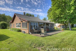 1863 Hess Lake Dr, Newaygo, MI 49337