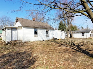 335 Peninsular St, Cement City, MI 49233