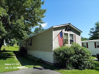 9 Lynewood Dr, Norway, ME 04268