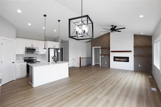 304 13th St NW, Bondurant, IA 50035