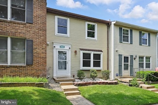 9922 Oakdale Woods Ct, Vienna, VA 22181