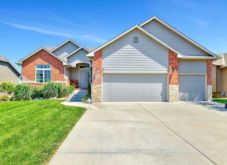 702 E Sprucewood St, Park City, KS 67147
