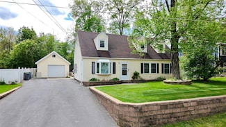 21 Maple Dr, Middletown, NY 10940