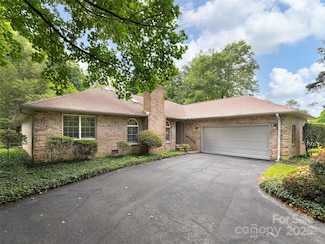 189 Cove Loop Rd, Hendersonville, NC 28739