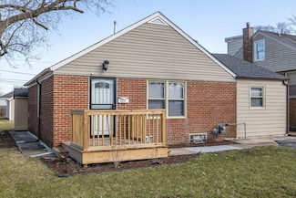 113 N Rebecca St, Glenwood, IL 60425