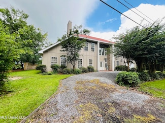 255 Pine Ridge Dr, Waveland, MS 39576