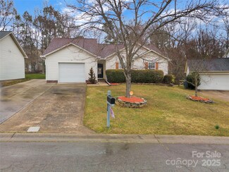 8808 Shady Pine Ct, Charlotte, NC 28214
