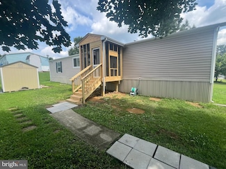 587 Royal Crest Dr, Martinsburg, WV 25401