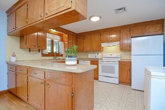 24 Mary Dr, Taunton, MA 02780