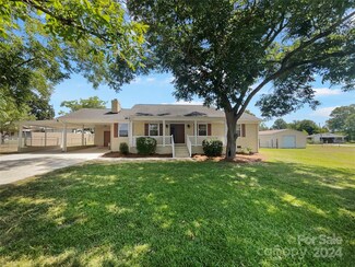 1087 Greenbriar Dr, Lancaster, SC 29720
