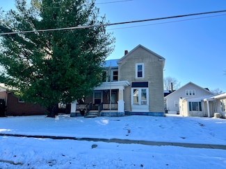 421 W Water St, Farmer City, IL 61842