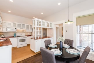 12 Willow Ct Unit A, Arlington, MA 02476