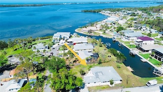 352 Oak St, Englewood, FL 34223