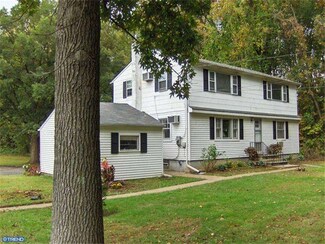 1520 New Rodgers Rd, Levittown, PA 19056