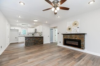 1418 Columbia Ave, Leavenworth, KS 66048