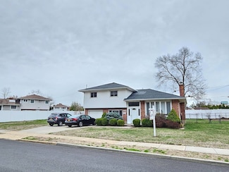 676 Parkside Dr, Jericho, NY 11753