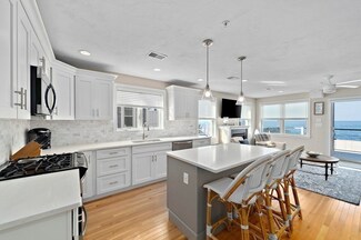 304 Ocean St Unit 1, Marshfield, MA 02050