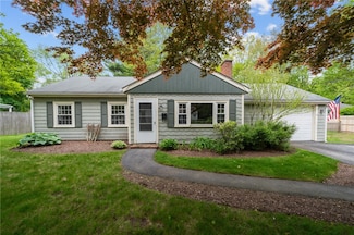 12 Vineland Dr, Barrington, RI 02806