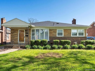 22615 Edgewood St, Saint Clair Shores, MI 48080
