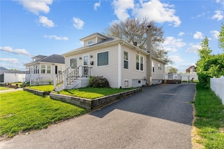 95 Vincent Ave, North Providence, RI 02904