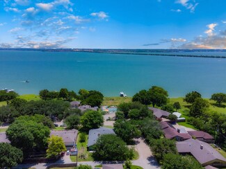 8518 Bridgewater Dr, Rowlett, TX 75088