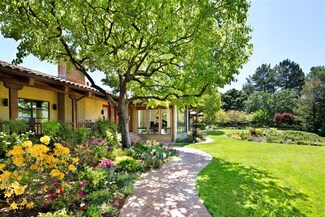 2 Quail Meadow Dr, Woodside, CA 94062