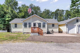 207 S Main St, Seabrook, NH 03874