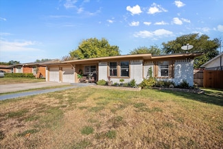 1437 Roma Ln, Fort Worth, TX 76134
