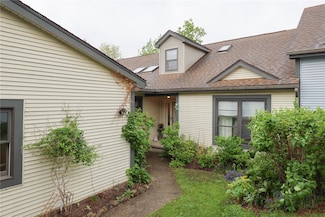 56 Midlakes Dr, Canandaigua, NY 14424