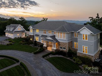 1040 James Estate Ln, Hendersonville, NC 28739