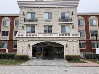 720 Middle Neck Rd Unit 4F, Great Neck, NY 11024