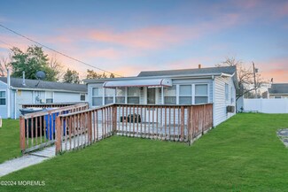 85 River Dr, Toms River, NJ 08753