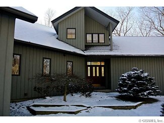 583 Parrish Rd, Honeoye Falls, NY 14472