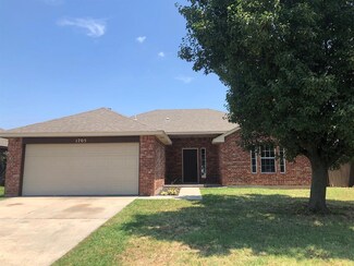 1705 Queensbury Rd, Moore, OK 73160