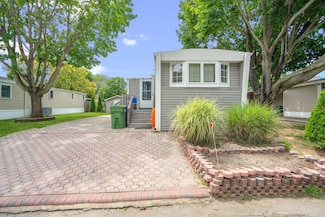 20 Betsy Ross Dr, Bohemia, NY 11716