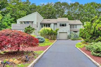 28 Timberline Cir, Port Jefferson, NY 11777