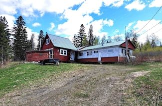 848 Diamond Pond Rd, Stewartstown, NH 03576