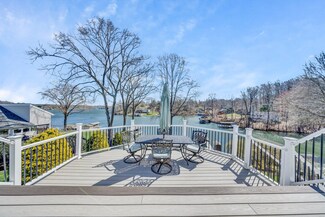 990 Lakemount Dr, Moneta, VA 24121