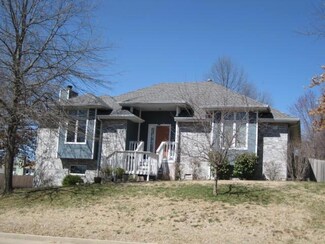 3107 E Swallow St, Springfield, MO 65804