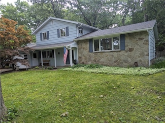 696 Summit Dr, Webster, NY 14580