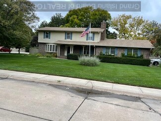 2610 Arrowhead Rd, Grand Island, NE 68801