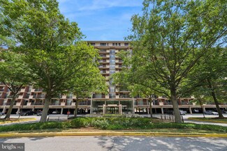 1300 Army Navy Dr Unit 105, Arlington, VA 22202