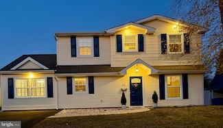 24 Robin Hill Ln, Levittown, PA 19055