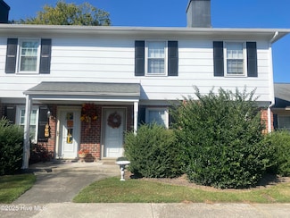 13 Scott St, Greenville, NC 27858