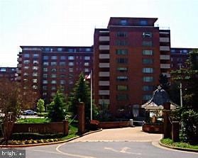 1111 Arlington Blvd Unit 418, Arlington, VA 22209