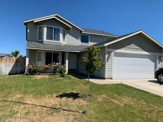 709 Cascade Ave, Moxee, WA 98936