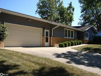 204 W 3rd St, Wayland, IA 52654
