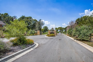 727 Clubview Dr, Mabank, TX 75143