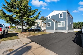 45 Venetian Promenade, Lindenhurst, NY 11757