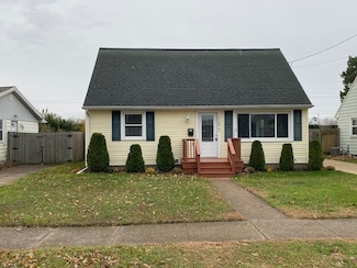 2135 S Manor Dr, Erie, PA 16505